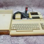 Commodore 64 Floppyval joystickal kazeta olvasóval fotó