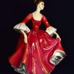 KISASSZONY BORDÓ ESTÉLYIBEN ... ROYAL DOULTON PORCELÁN SZOBOR X fotó