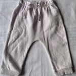 74-es kislány melegítőnadrág fotó