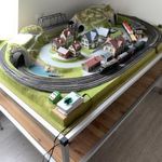 Piko h0 noch terepasztal vonat mozdony vagonok házak pálya fotó