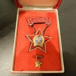 Az Intézmény kiváló dolgozója dobozában Rákosi / átmeneti / fotó