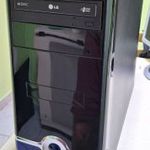 Asztali számítógép monitorral fotó