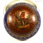 FESTMÉNY MINIATÚRA DEKORRAL , RITKA ÉS KÜLÖNLEGES ZSOLNAY PORCELÁN BONBONIER ! fotó
