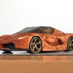Ferrari LaFerrari, szignózott fafaragás, autómodell, kőrisfából fotó