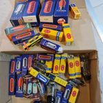 Elektroncsövek dobozban fotó