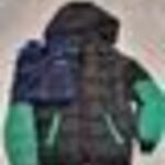 158-as fekete-zöld Benetton fiú télikabát és 158-as kék-fekete Adidas cipzáras felső fotó