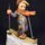 SÍELŐ FIÚ ... HUMMEL - GOEBEL PORCELÁN FIGURA X fotó